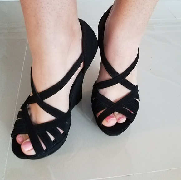 Shoes - Picture 1 of 4